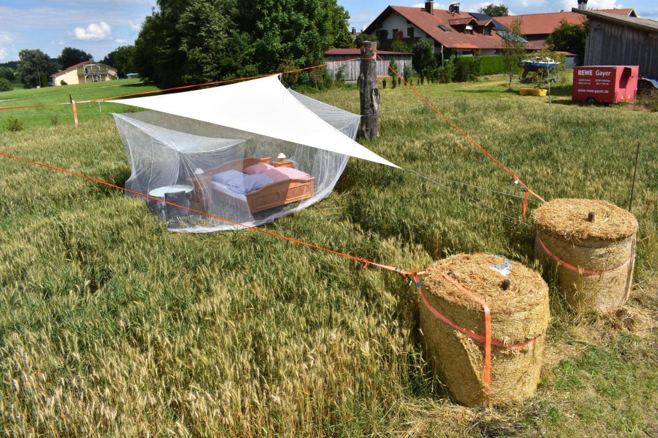Open Air, Bett Im Kornfeld Hotel Finning Luaran gambar