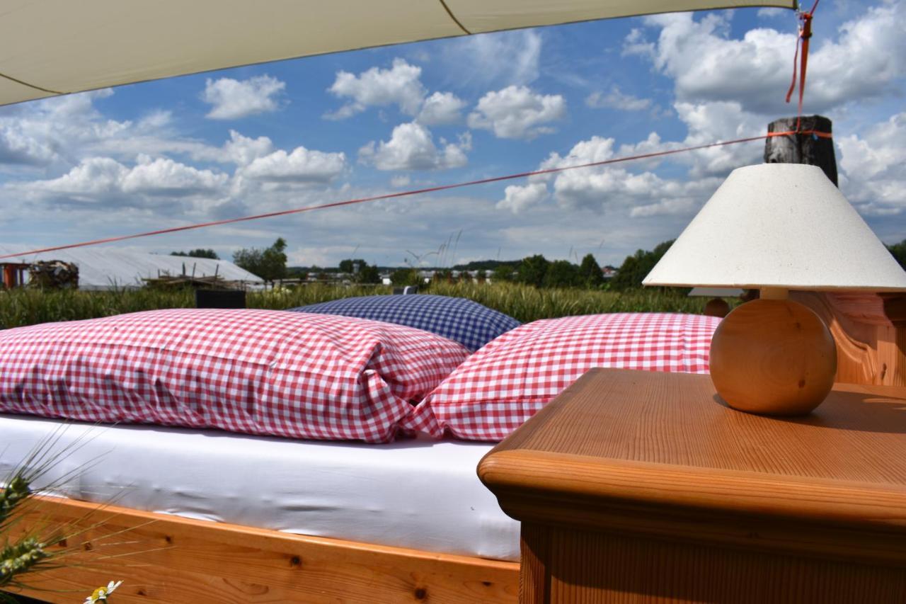 Open Air, Bett Im Kornfeld Hotel Finning Luaran gambar