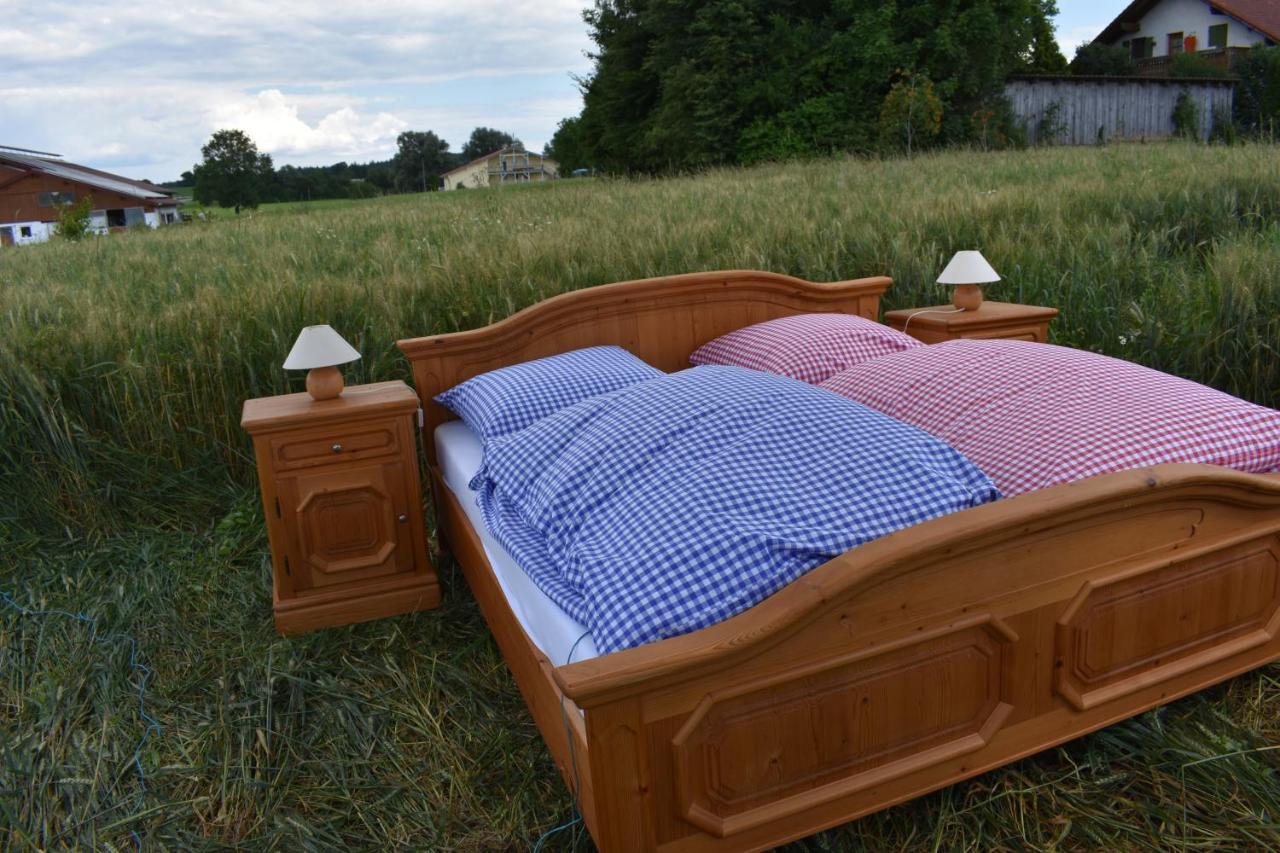 Open Air, Bett Im Kornfeld Hotel Finning Luaran gambar
